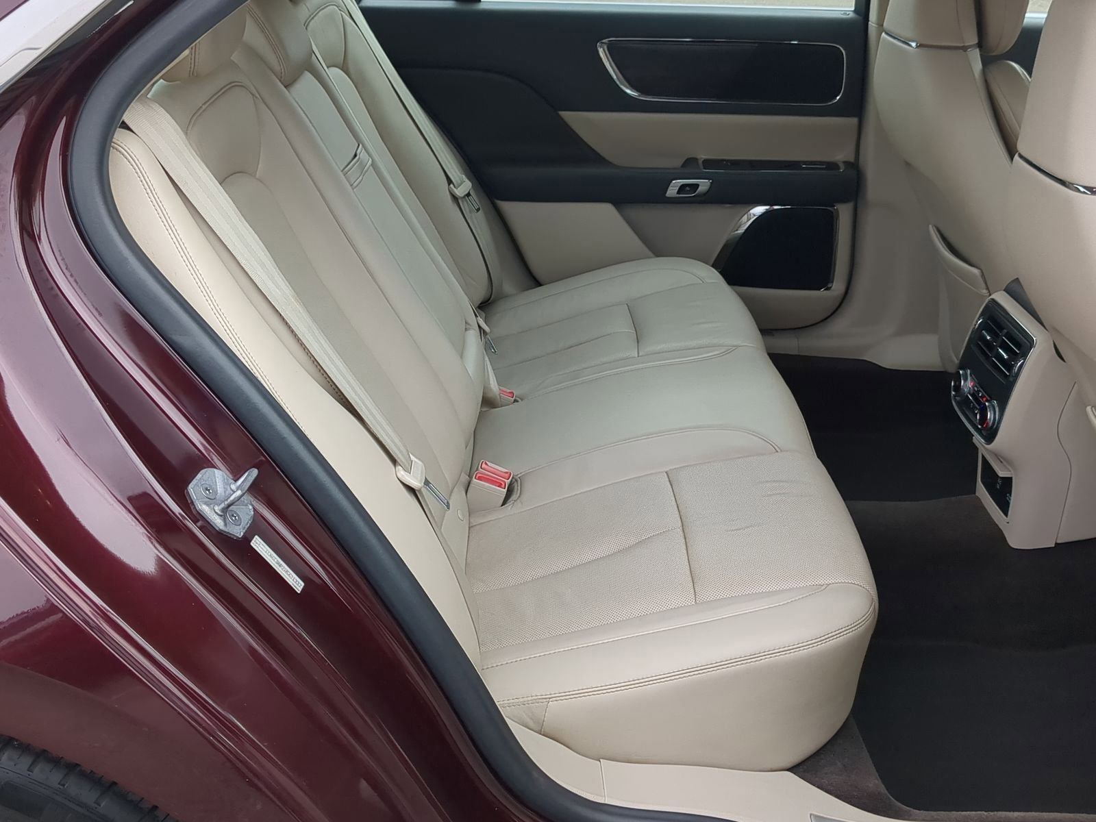 Used 2017 Lincoln Continental Reserve w/ Climate Package image 26