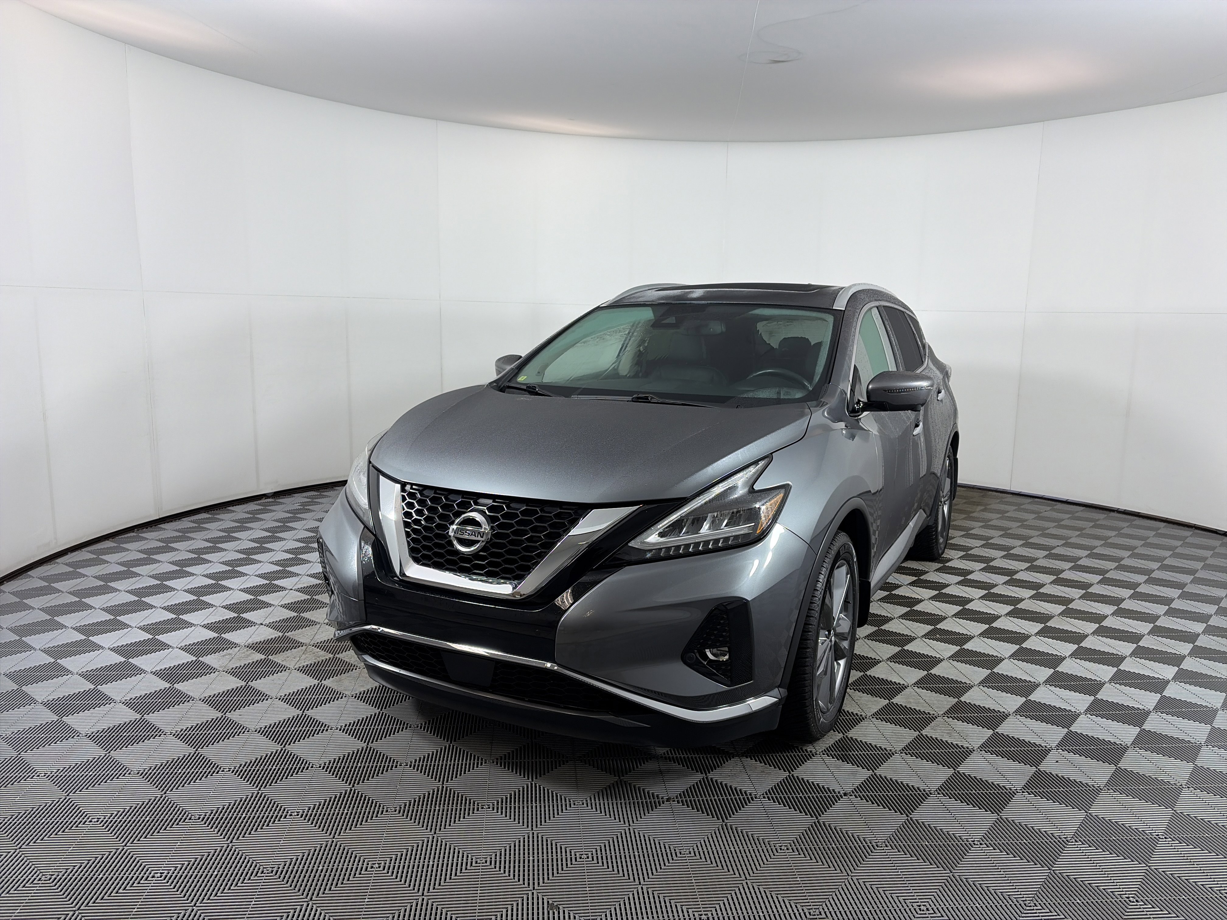Used 2019 Nissan Murano Platinum image 2