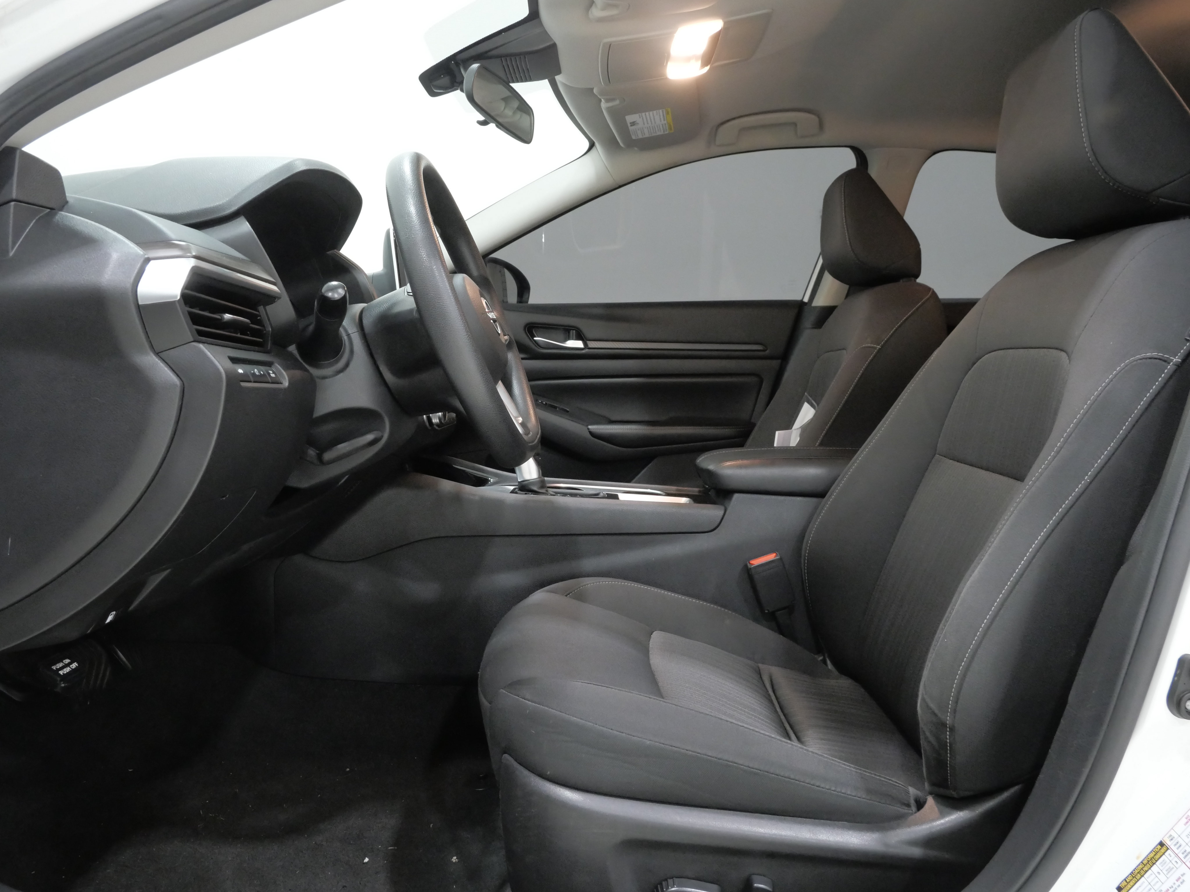 Used 2024 Nissan Altima 2.5 SV FWD image 12