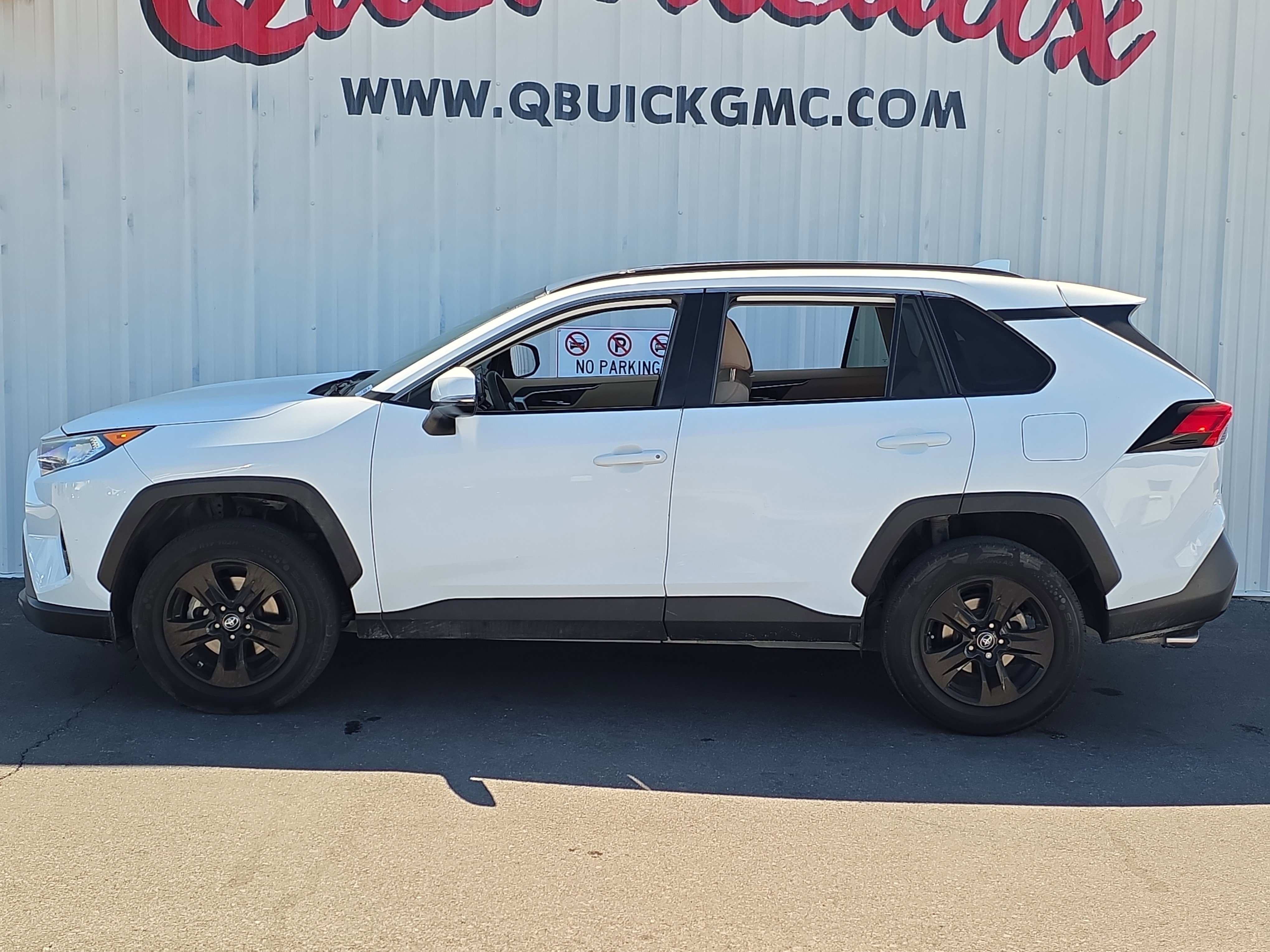 Used 2021 Toyota RAV4 XLE image 4