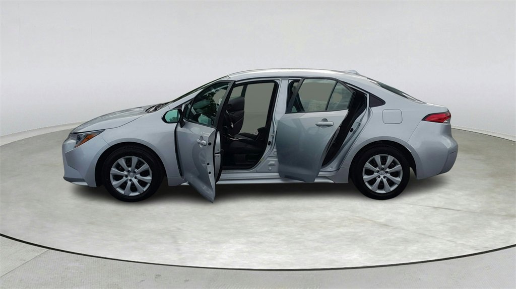 Used 2022 Toyota Corolla LE image 11