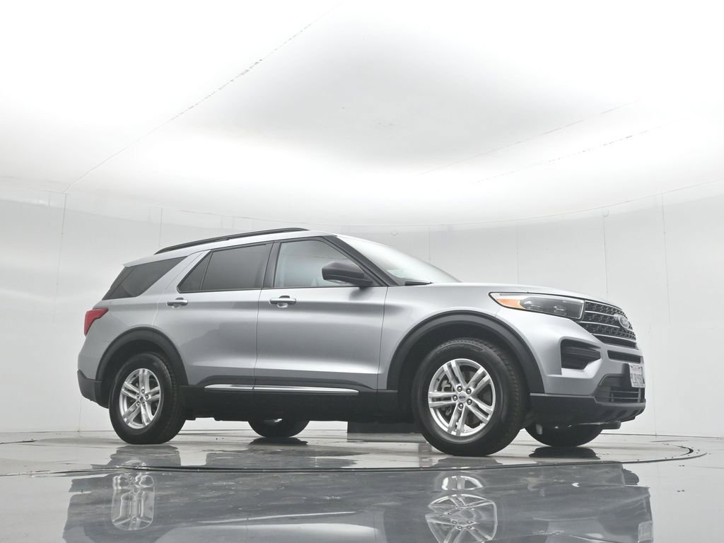 Certified 2023 Ford Explorer XLT image 4