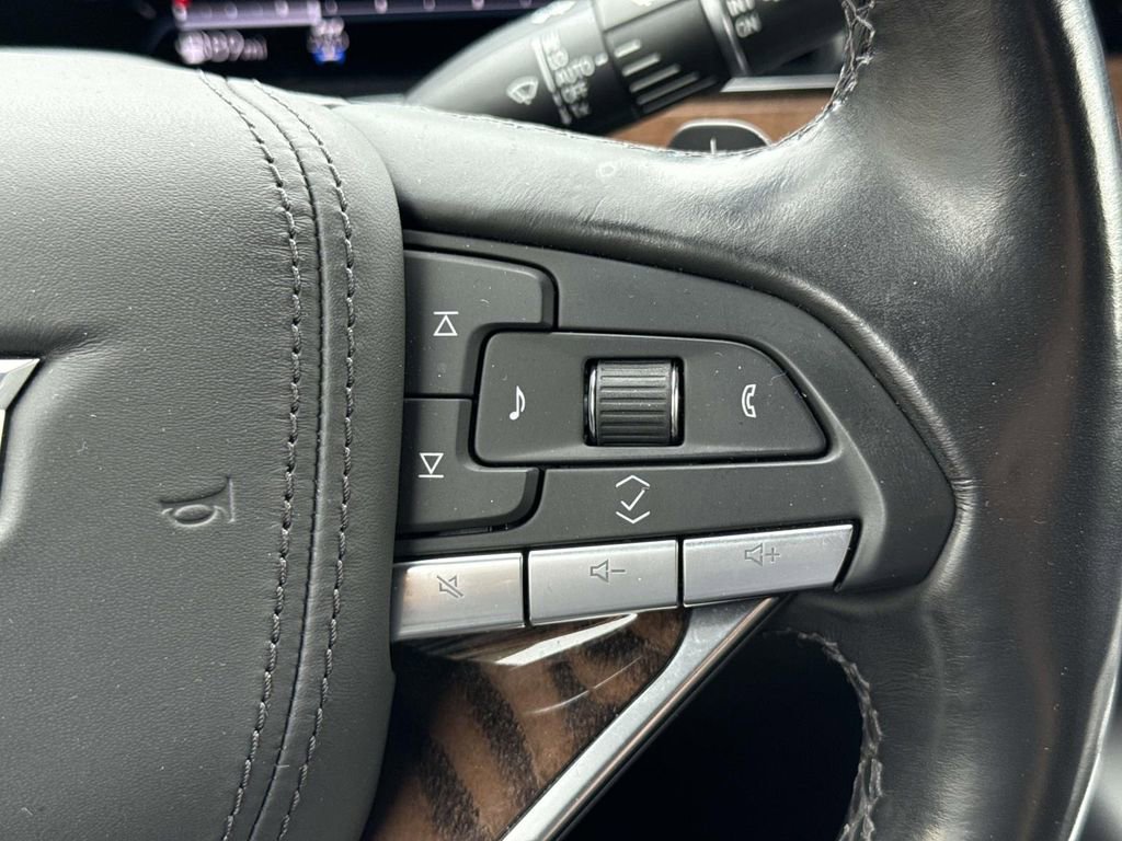 Used 2021 Cadillac Escalade Premium Luxury Platinum AWD/4WD image 36