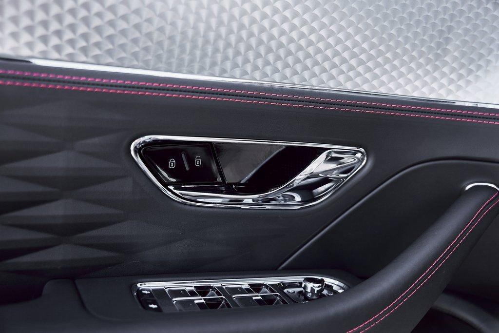 Used 2023 Bentley Flying Spur V8 image 34