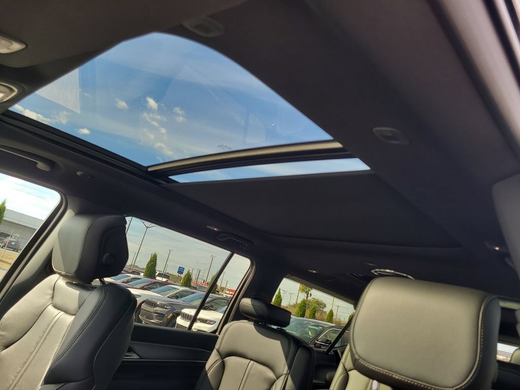New 2026 Jeep Grand Wagoneer L 4WD w/ Premium Group I image 24