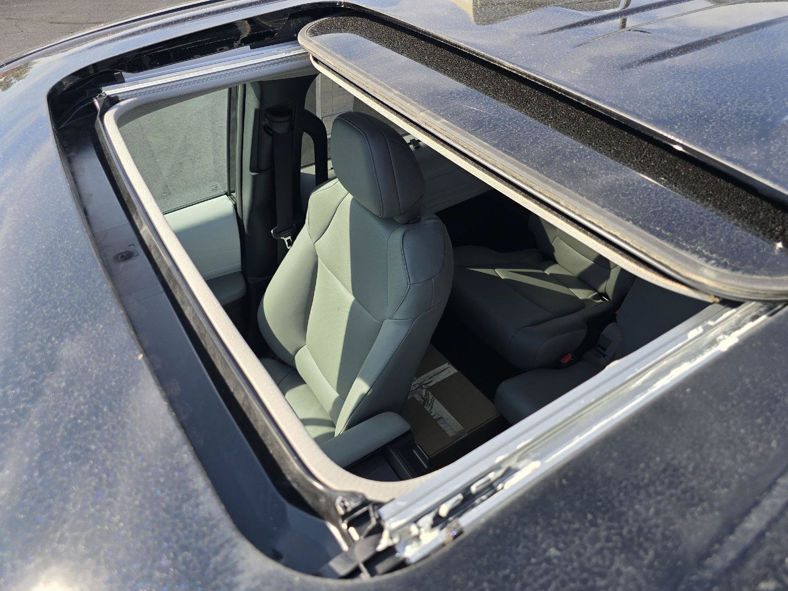 Used 2026 Toyota Sienna XLE FWD image 24