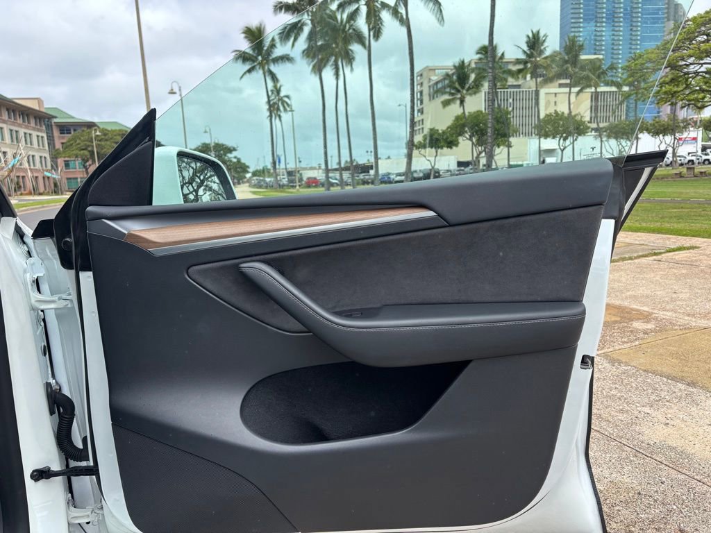 Used 2023 Tesla Model Y Long Range image 17