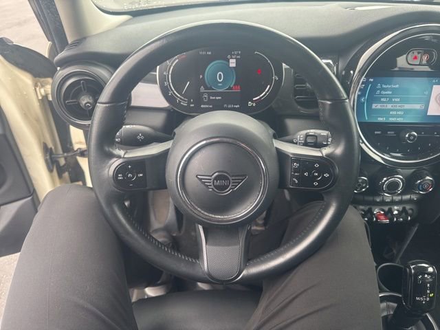 Used 2022 MINI Cooper 4-Door Hardtop FWD image 11