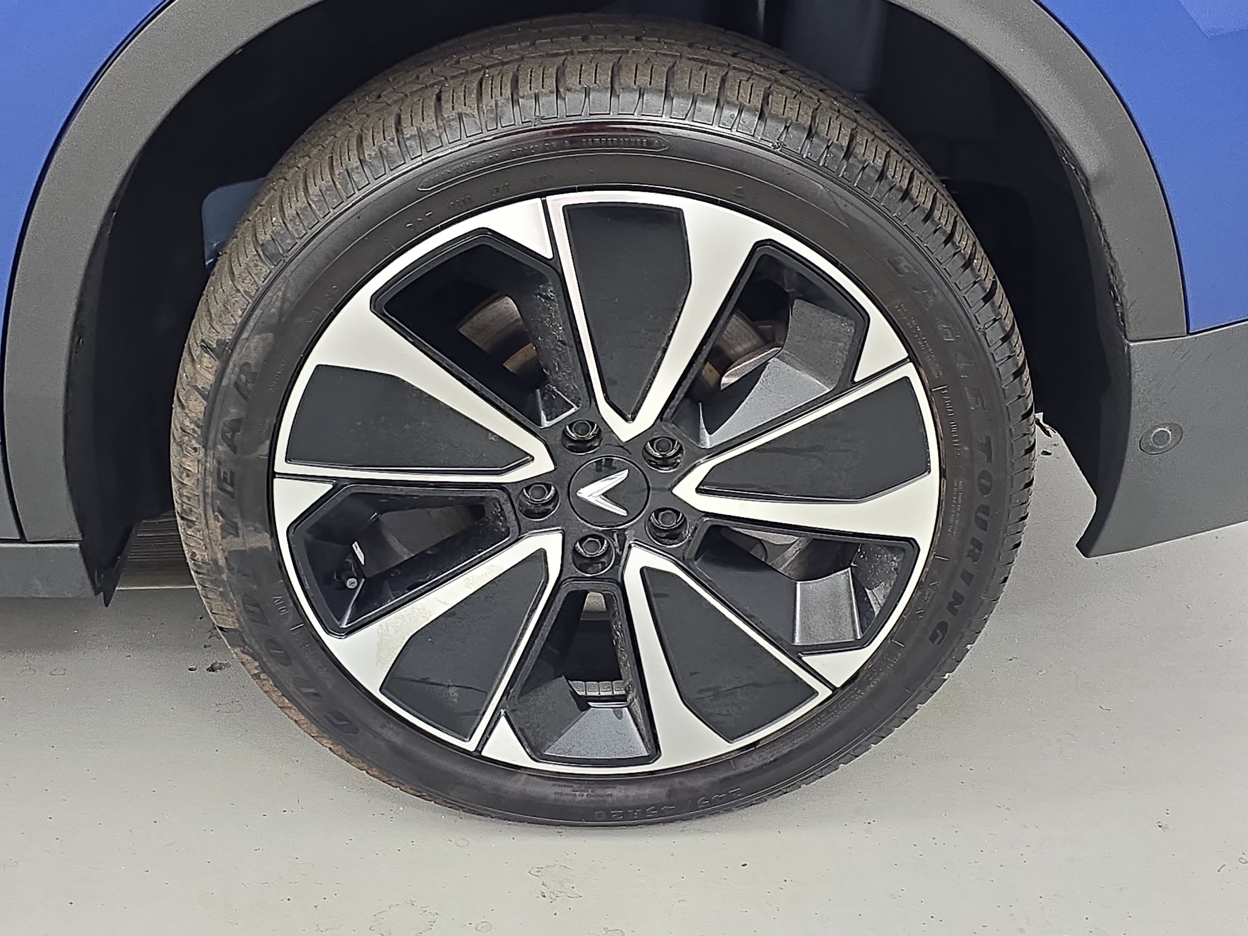 New 2025 VinFast VF 8 Plus image 29