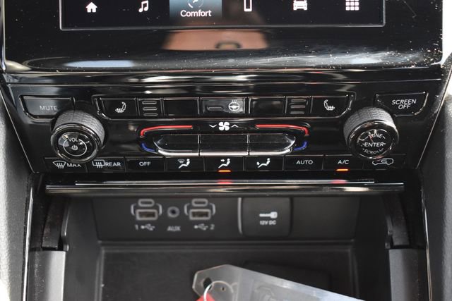 Used 2023 Jeep Grand Cherokee L Laredo image 29