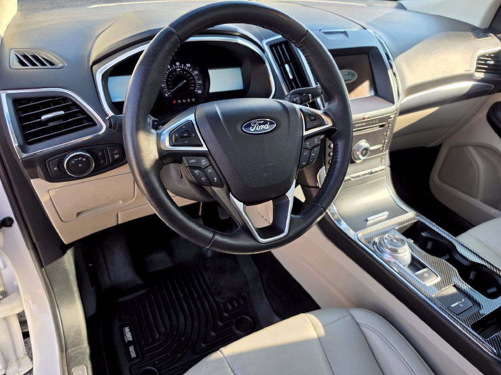 Used 2019 Ford Edge Titanium w/ Cold Weather Package AWD/4WD image 4