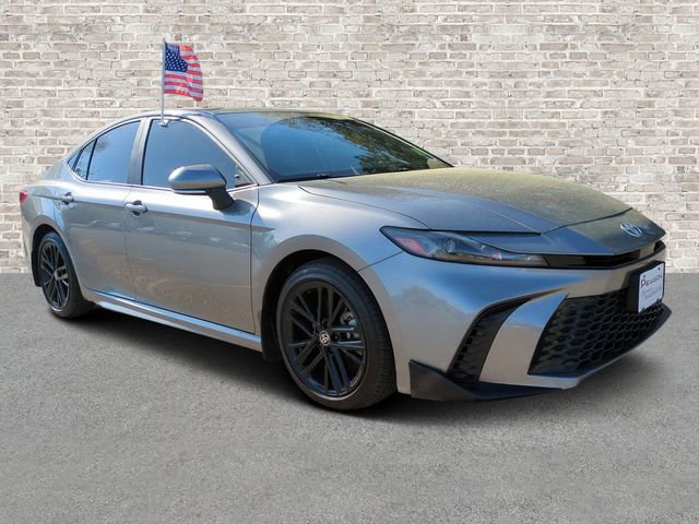 Used 2025 Toyota Camry SE image 1