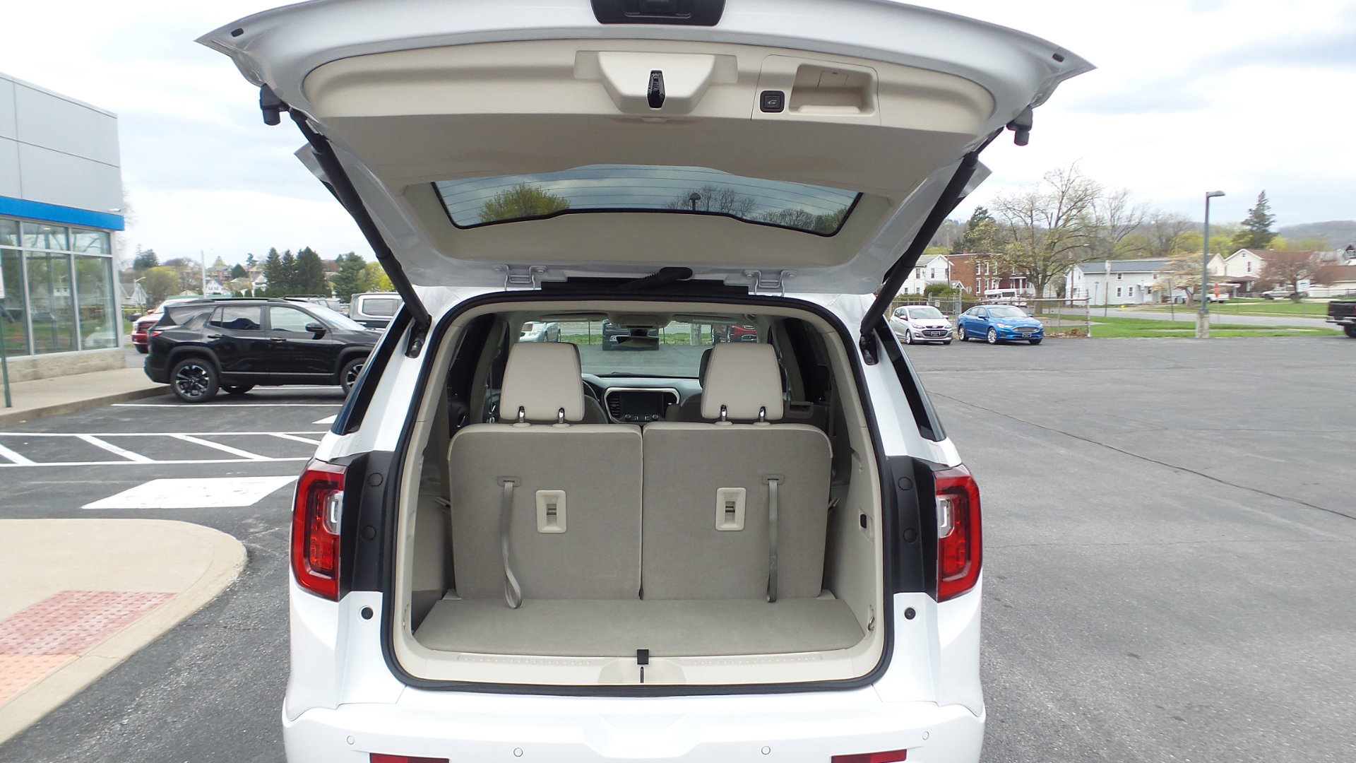 Used 2023 GMC Acadia Denali w/ Denali Ultimate Package FWD image 18