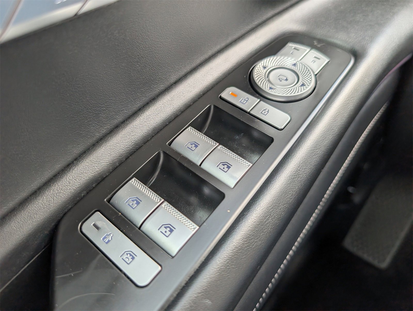 Used 2025 Genesis GV80 3.5T e-SC image 28