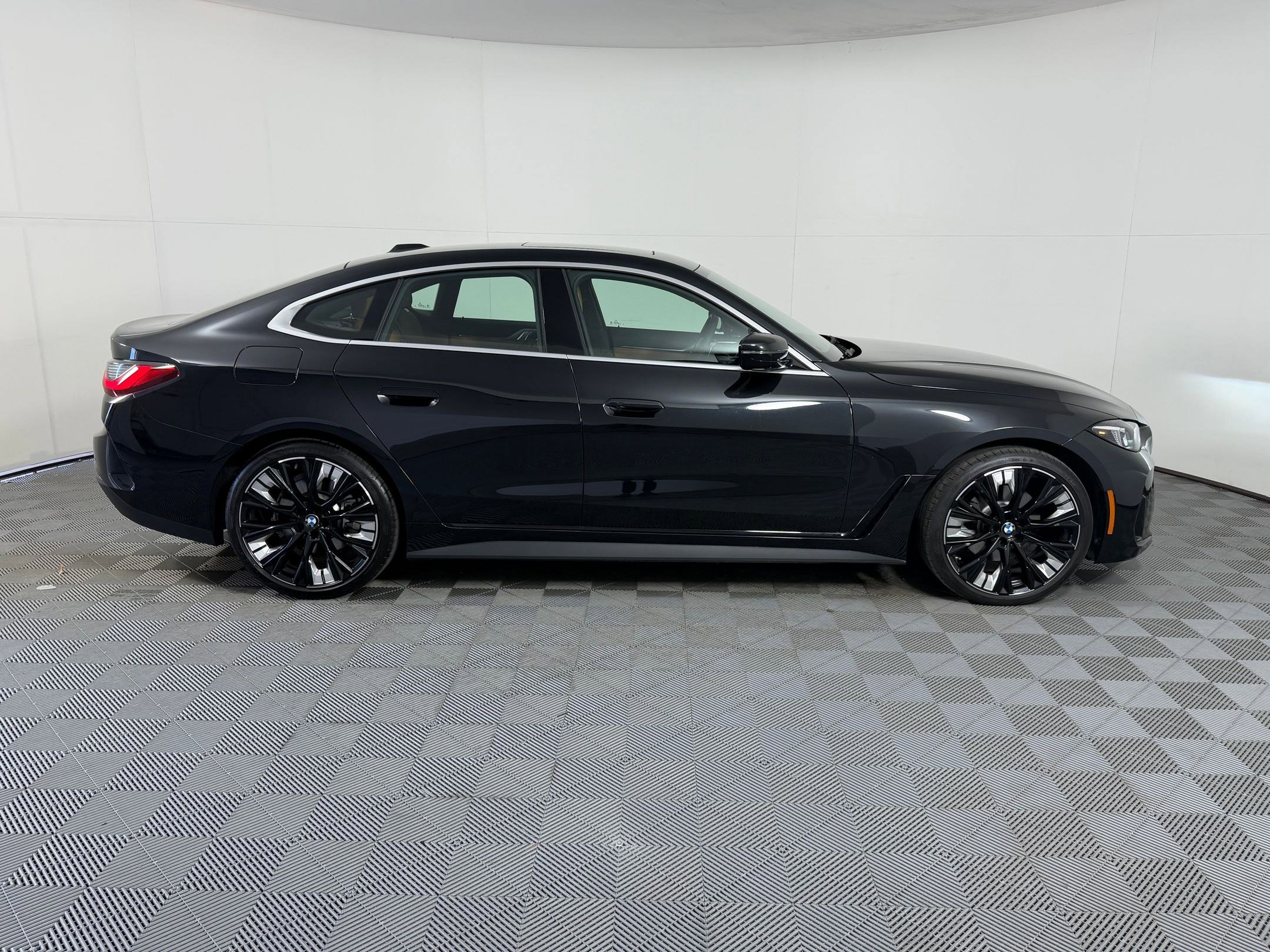 Used 2025 BMW 430i w/ Premium Package image 8