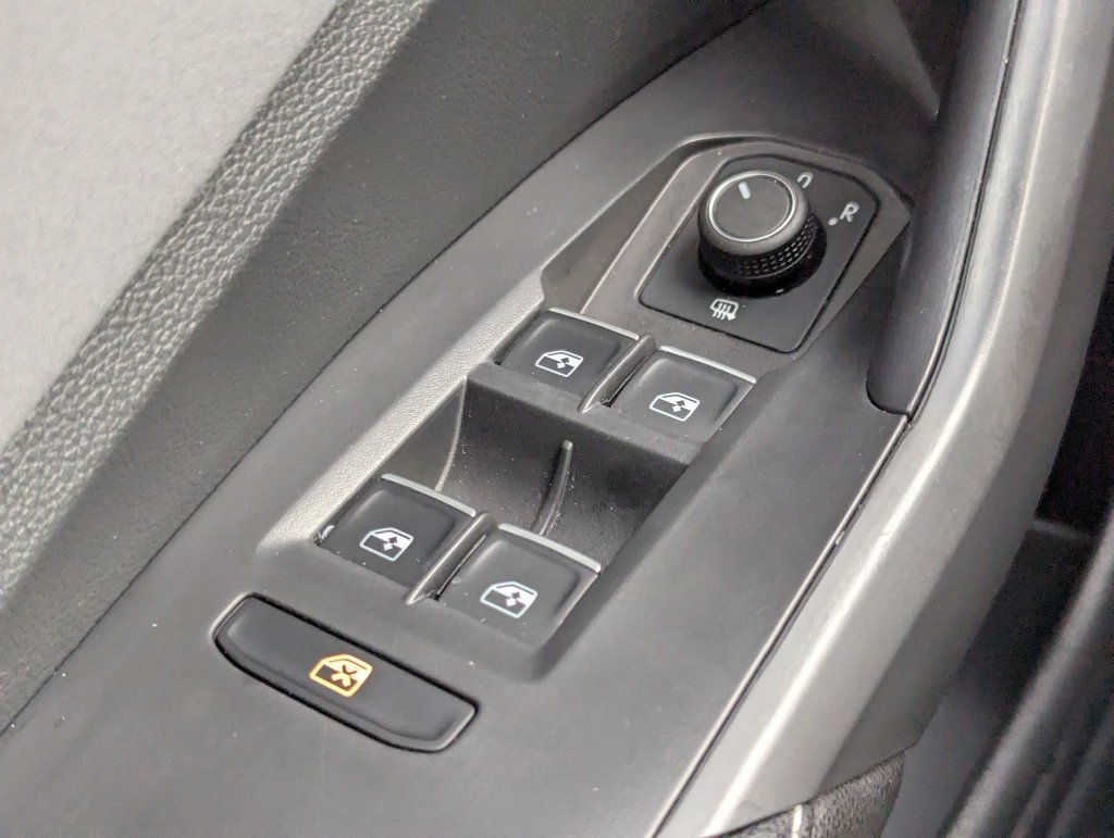 Used 2025 Volkswagen Jetta SE FWD image 24