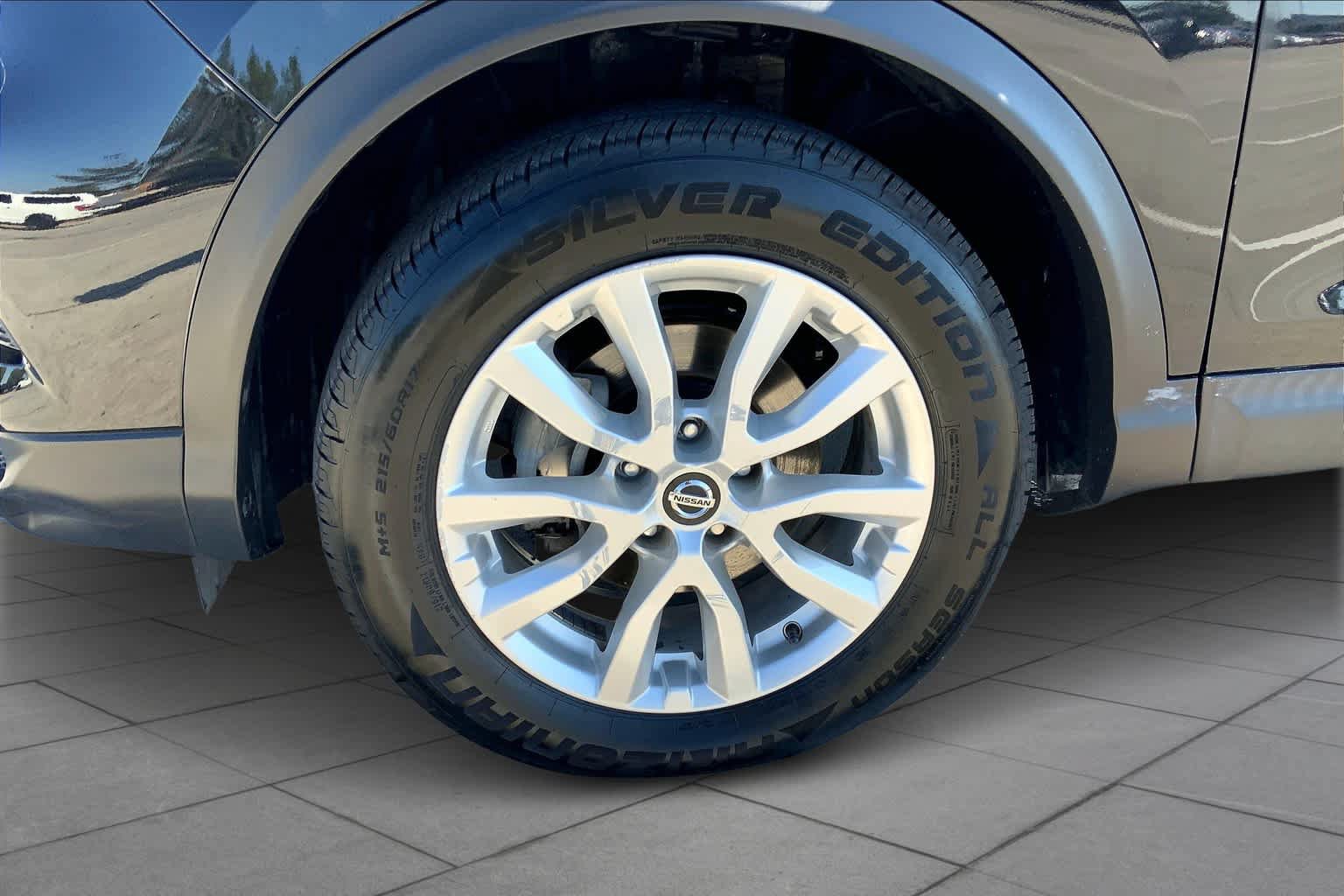 Used 2020 Nissan Rogue Sport SV FWD image 11