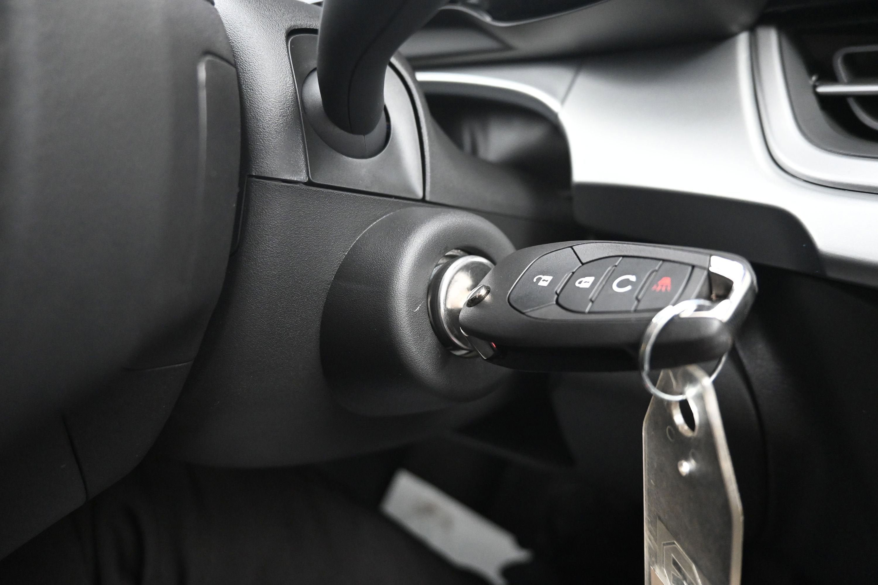 New 2026 Chevrolet Trax RS w/ Sunroof Package FWD image 17