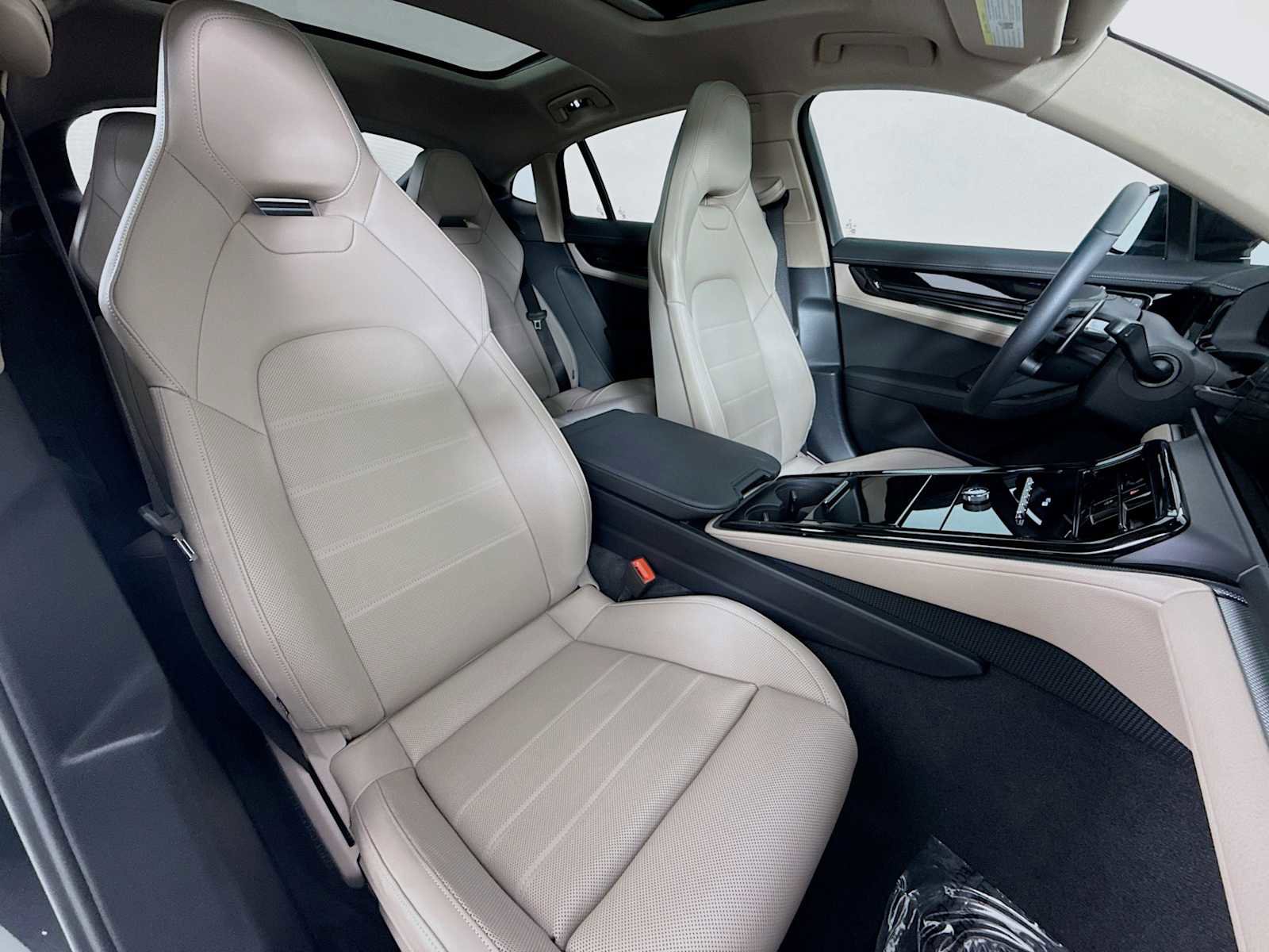 Certified 2025 Porsche Panamera RWD image 27