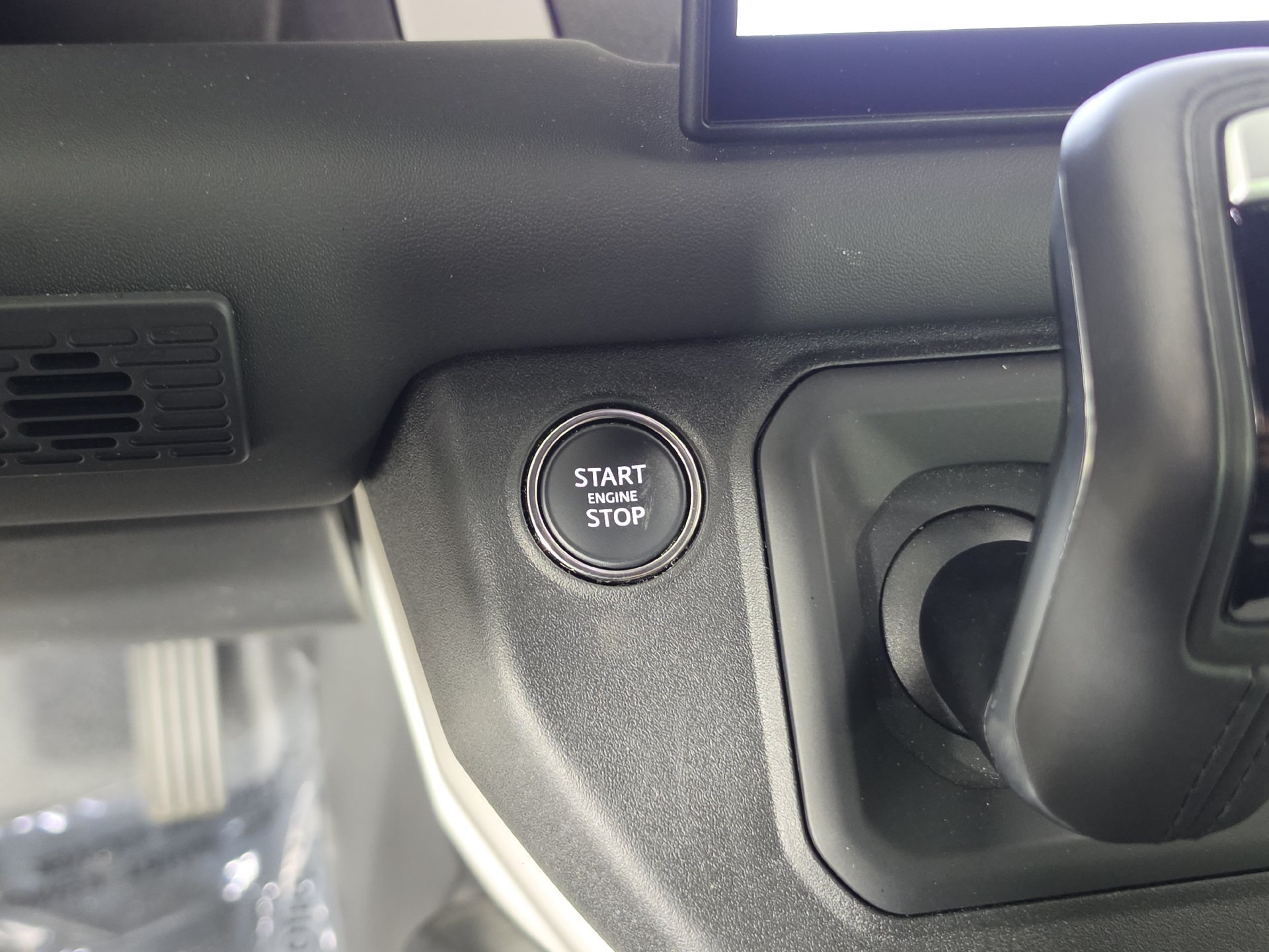 Used 2025 Land Rover Defender 130 X-Dynamic SE AWD/4WD image 16