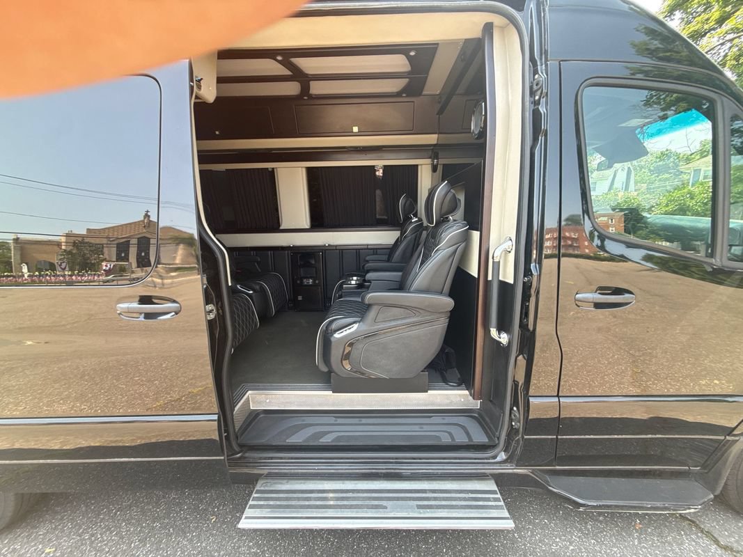 Used 2021 Mercedes-Benz Sprinter 3500 image 21