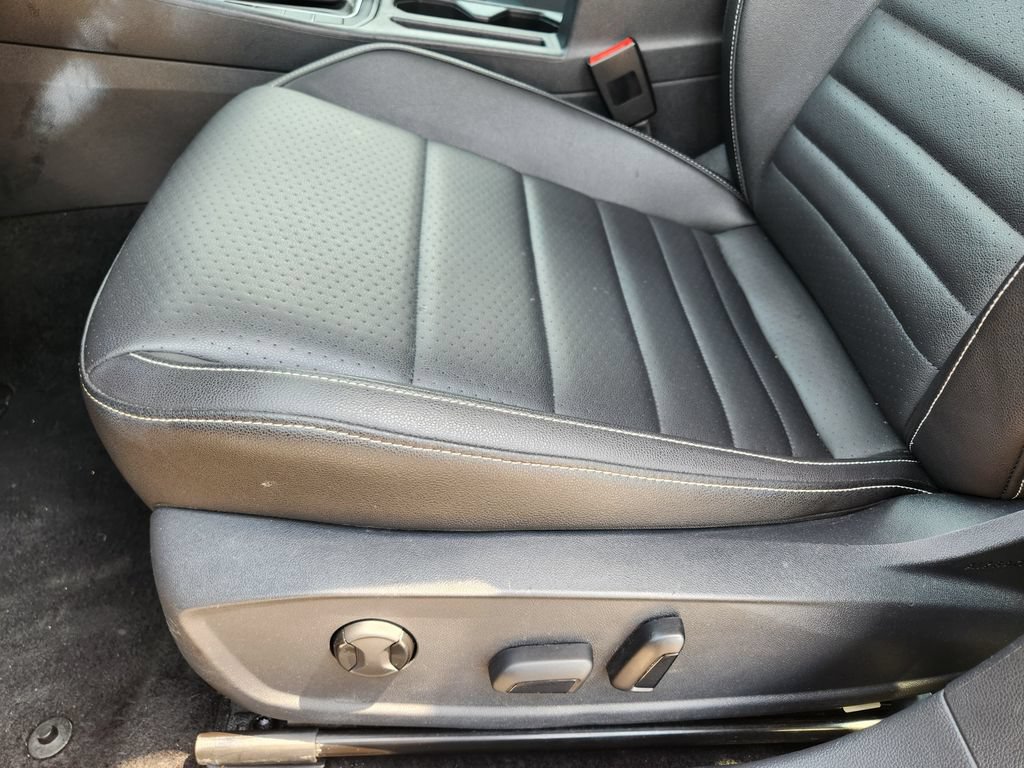 Used 2024 Volkswagen Jetta SE FWD image 29