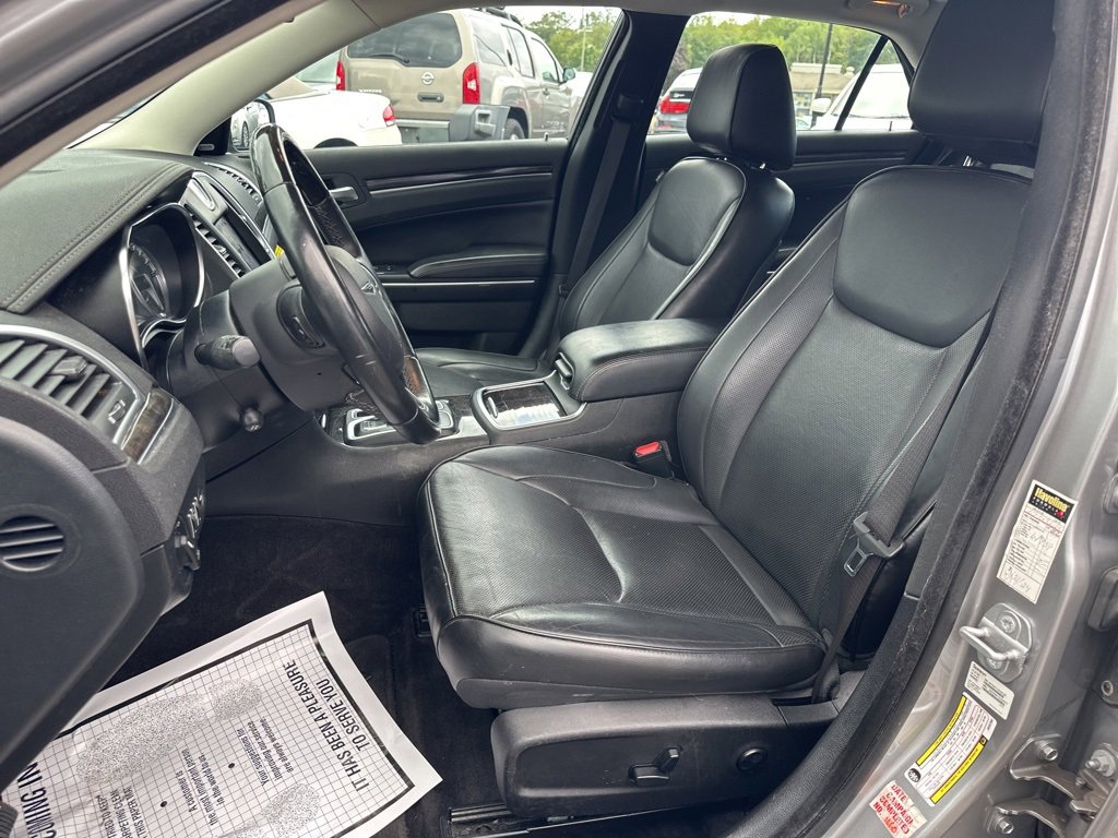 Used 2018 Chrysler 300 Limited w/ Safetytec Plus Group image 15