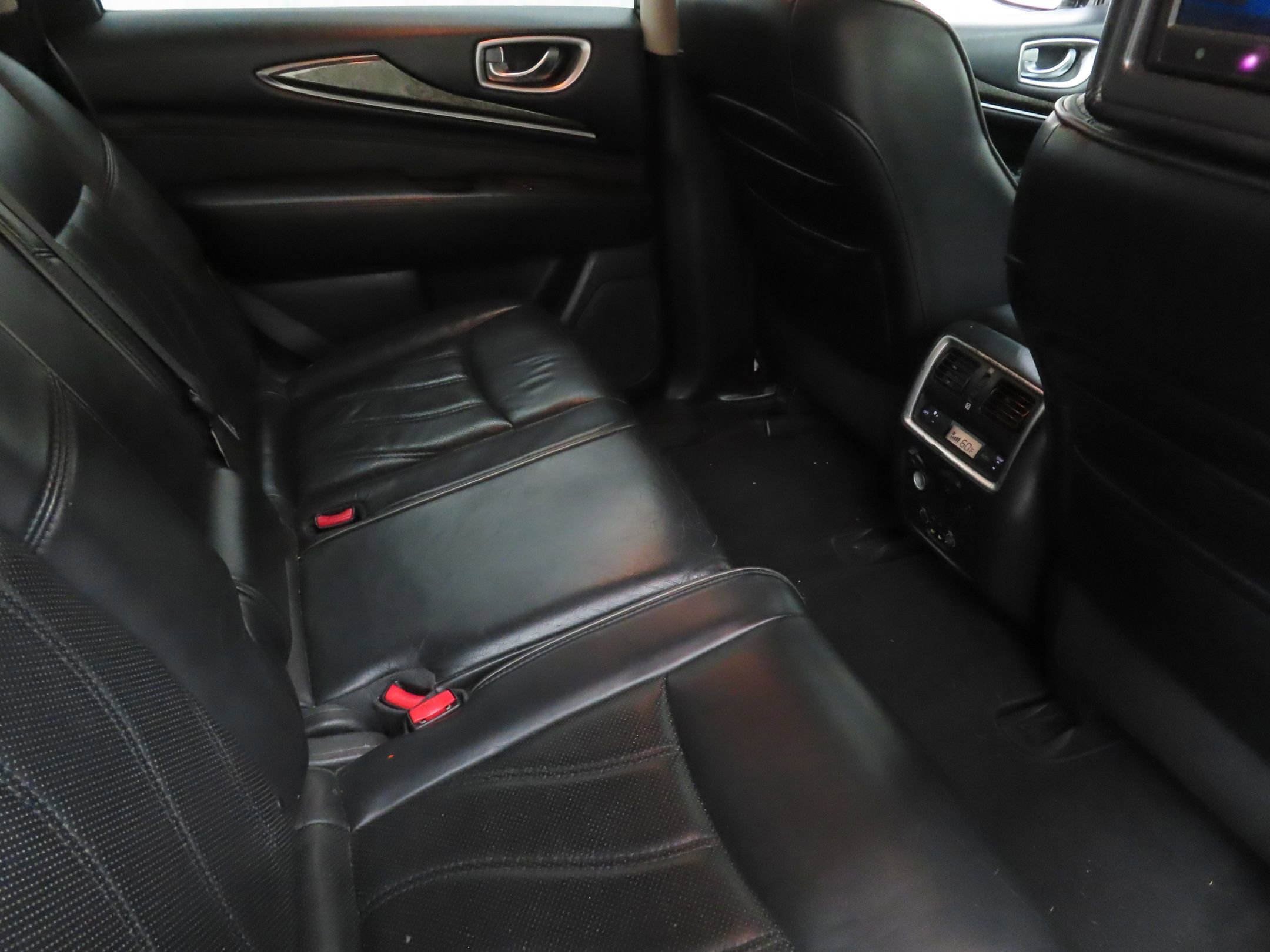 Used 2013 INFINITI JX35 FWD w/ Premium Pkg image 24