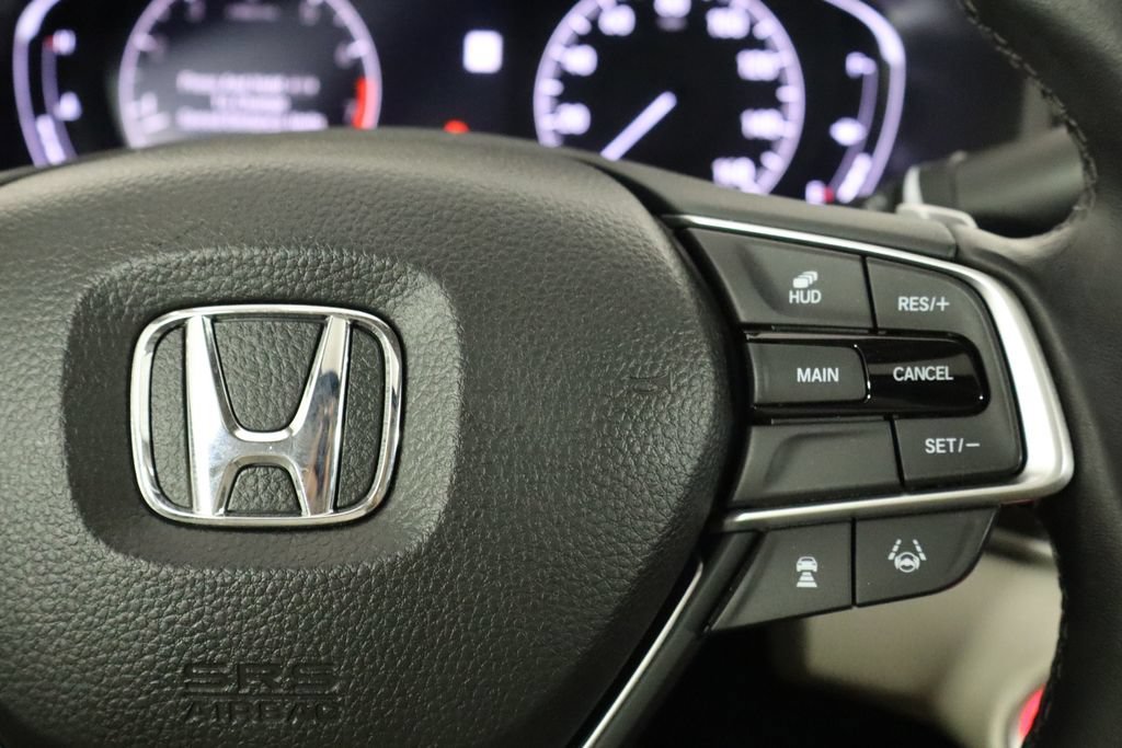 Used 2018 Honda Accord Touring image 10