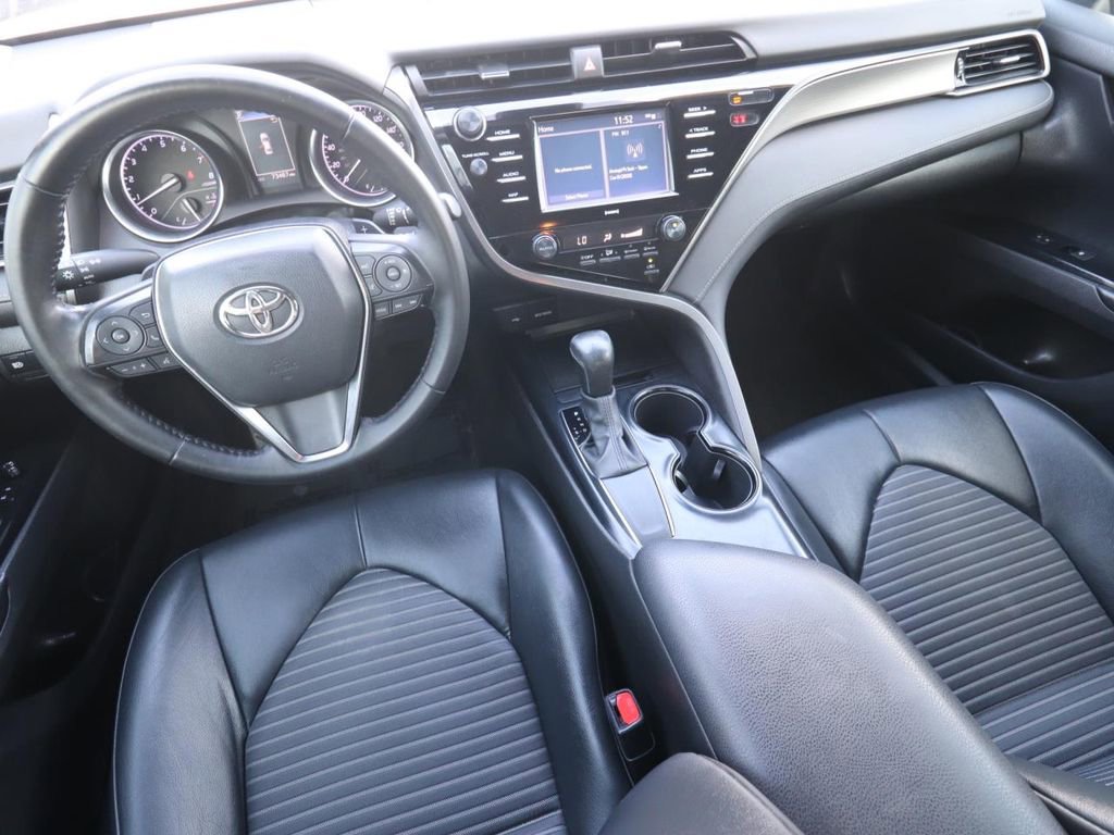 Used 2020 Toyota Camry SE FWD image 6