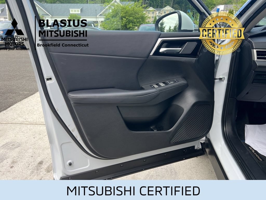 Used 2024 Mitsubishi Outlander 4WD Plug-In Hybrid image 22