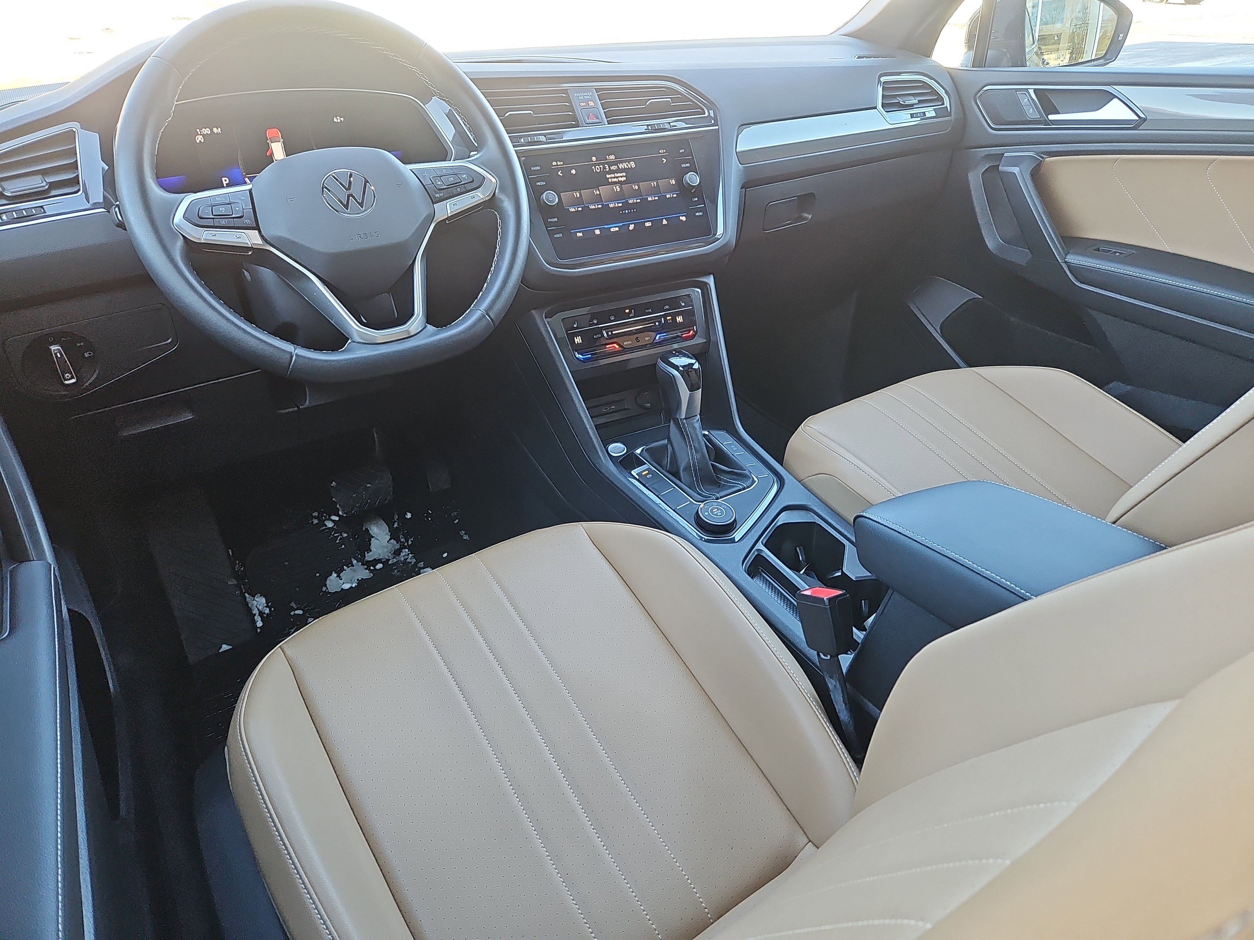 Certified 2022 Volkswagen Tiguan SE w/ Panoramic Sunroof Package image 4