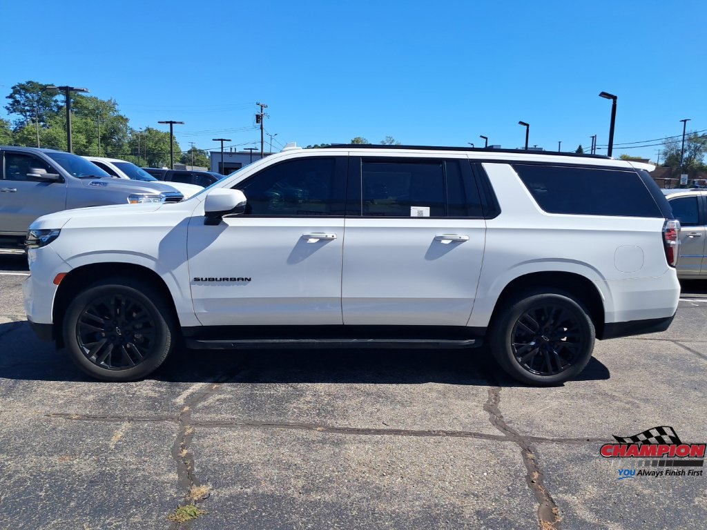 Used 2023 Chevrolet Suburban RST w/ Luxury Package AWD/4WD image 2