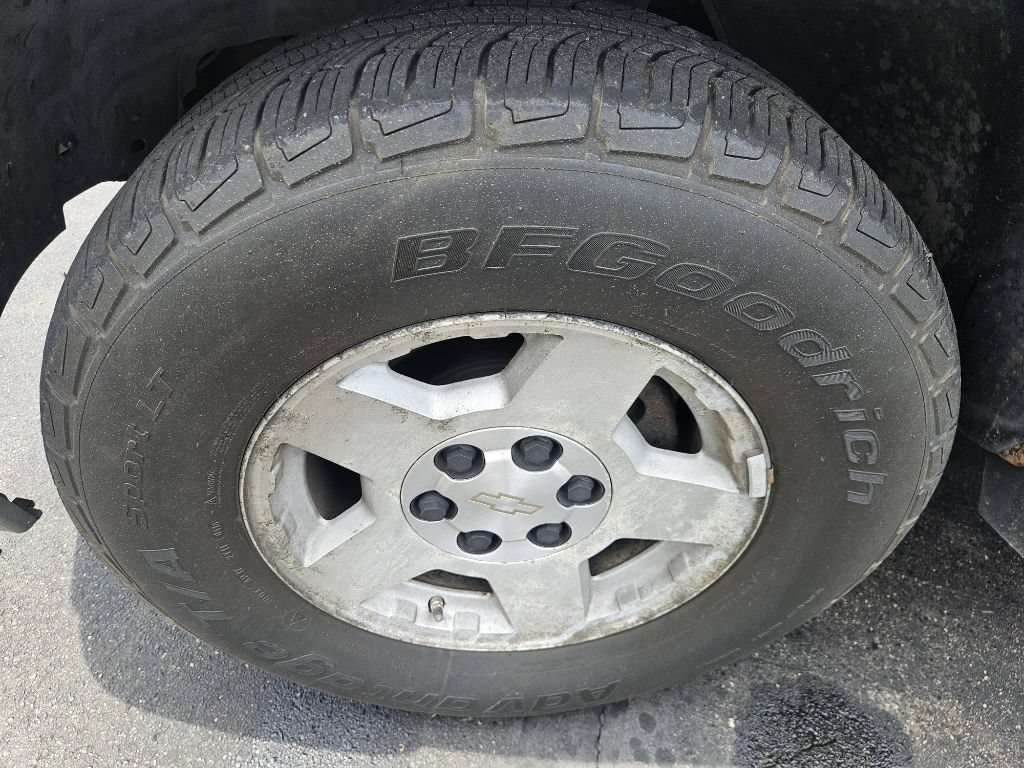 Used 2005 Chevrolet Suburban LT w/ Preferred Equipment Group AWD/4WD image 25