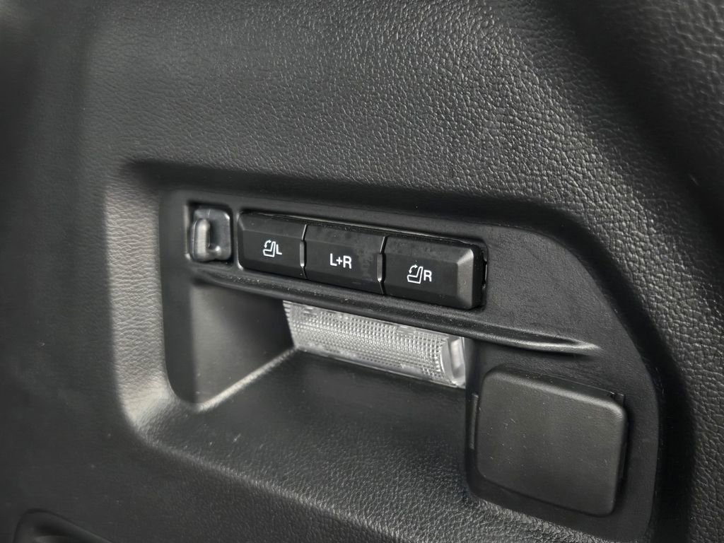 Used 2025 Ford Explorer ST image 39
