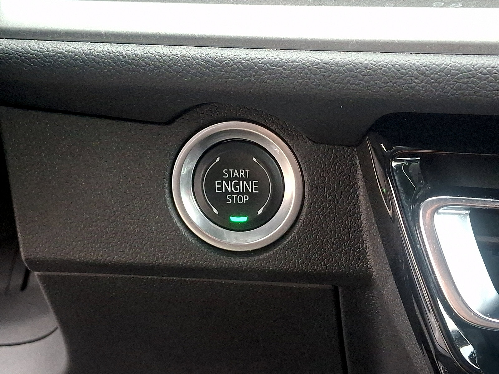 Used 2024 Chevrolet Traverse LT w/ LPO, Floor Liner Package AWD/4WD image 25