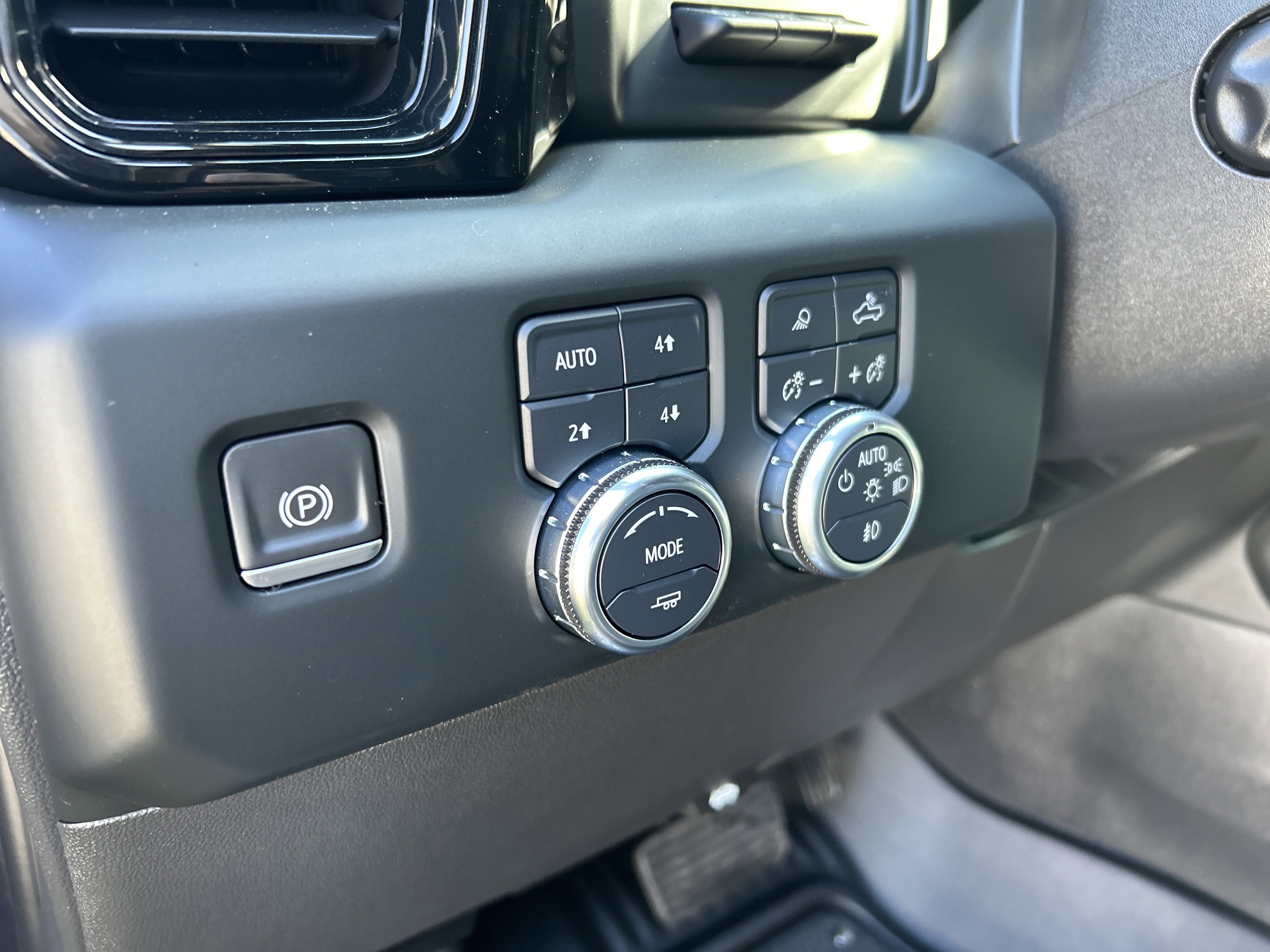 Used 2022 GMC Sierra 1500 AT4X image 22