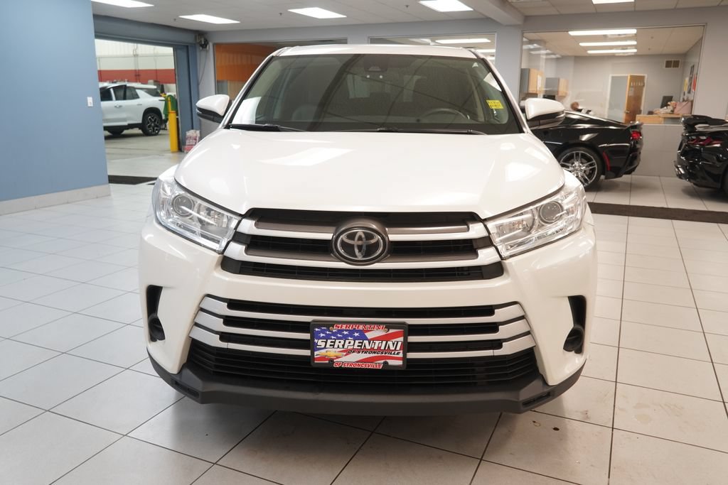 Used 2019 Toyota Highlander LE AWD/4WD image 14