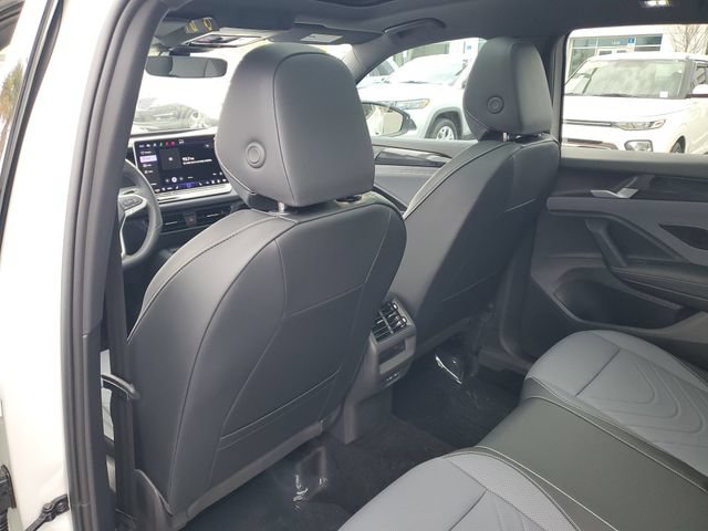 New 2026 Volkswagen Tiguan SE R-Line FWD image 10