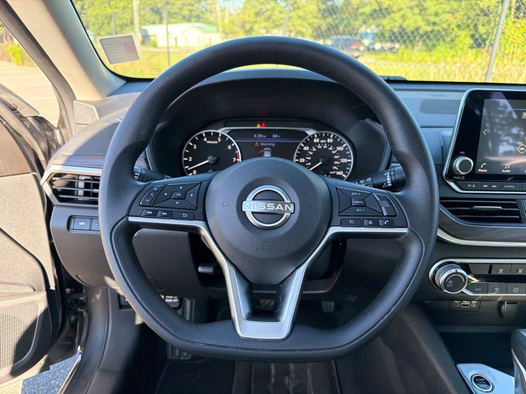 Used 2025 Nissan Altima 2.5 SV FWD image 14