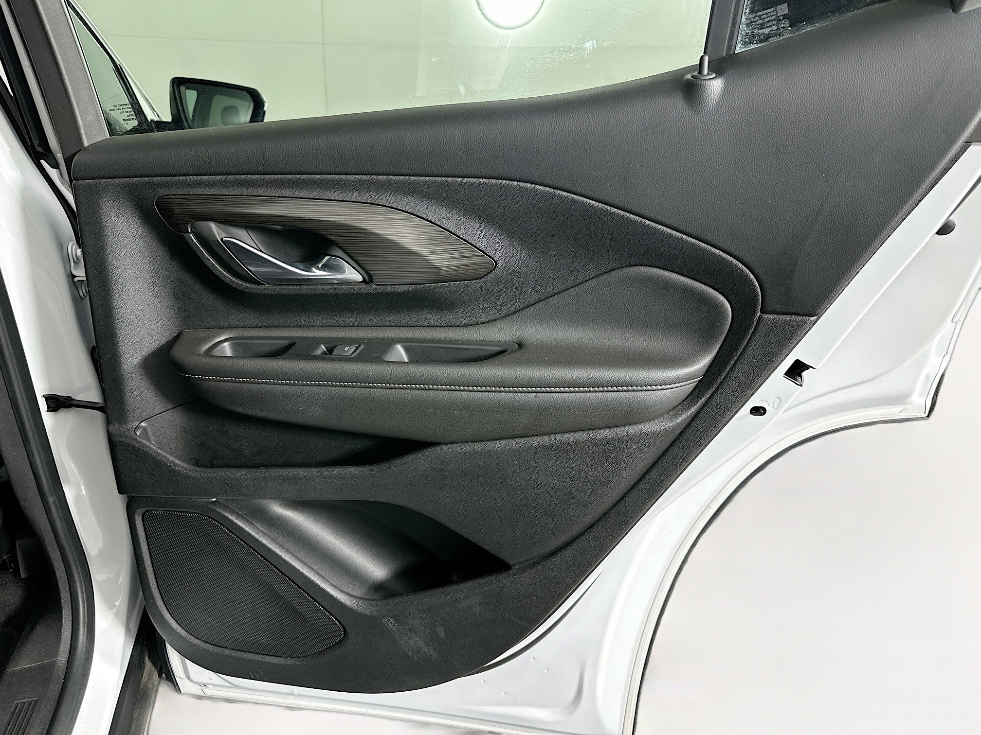 Used 2023 GMC Terrain SLT image 28