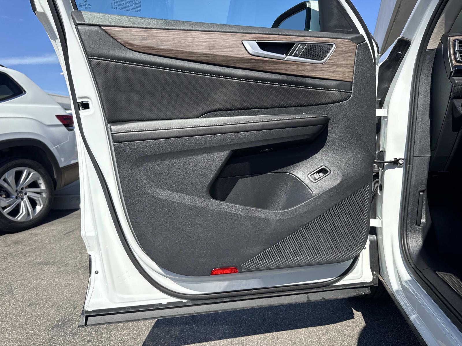 Certified 2025 Volkswagen Atlas SEL image 19