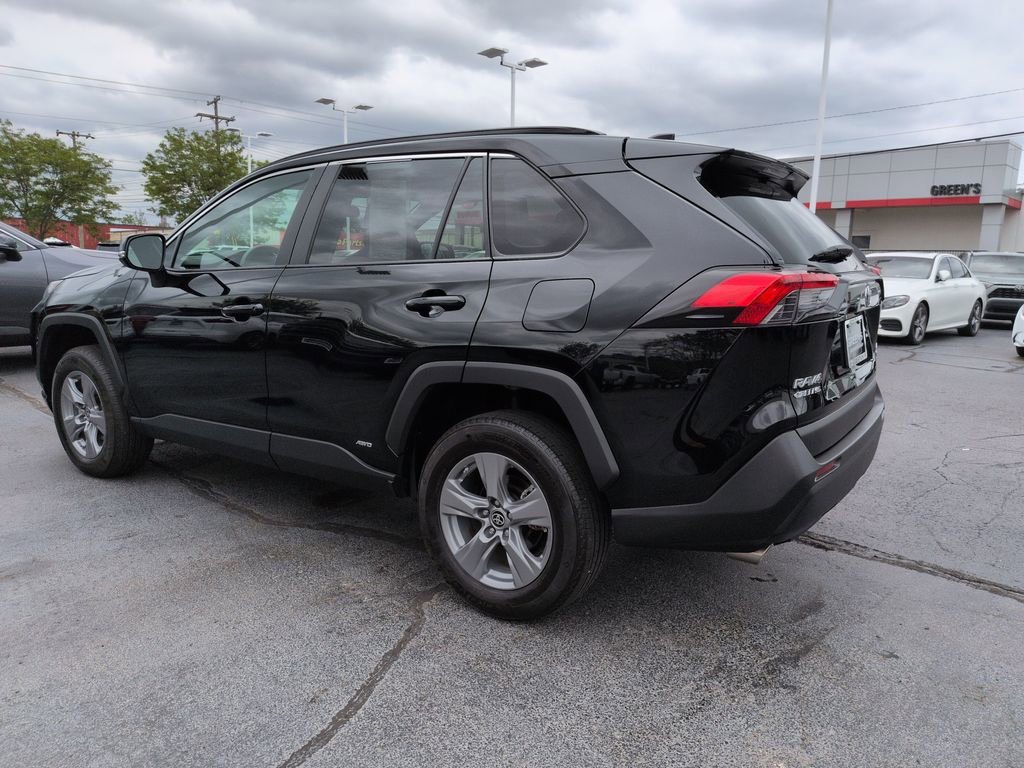 Used 2024 Toyota RAV4 LE AWD/4WD image 3