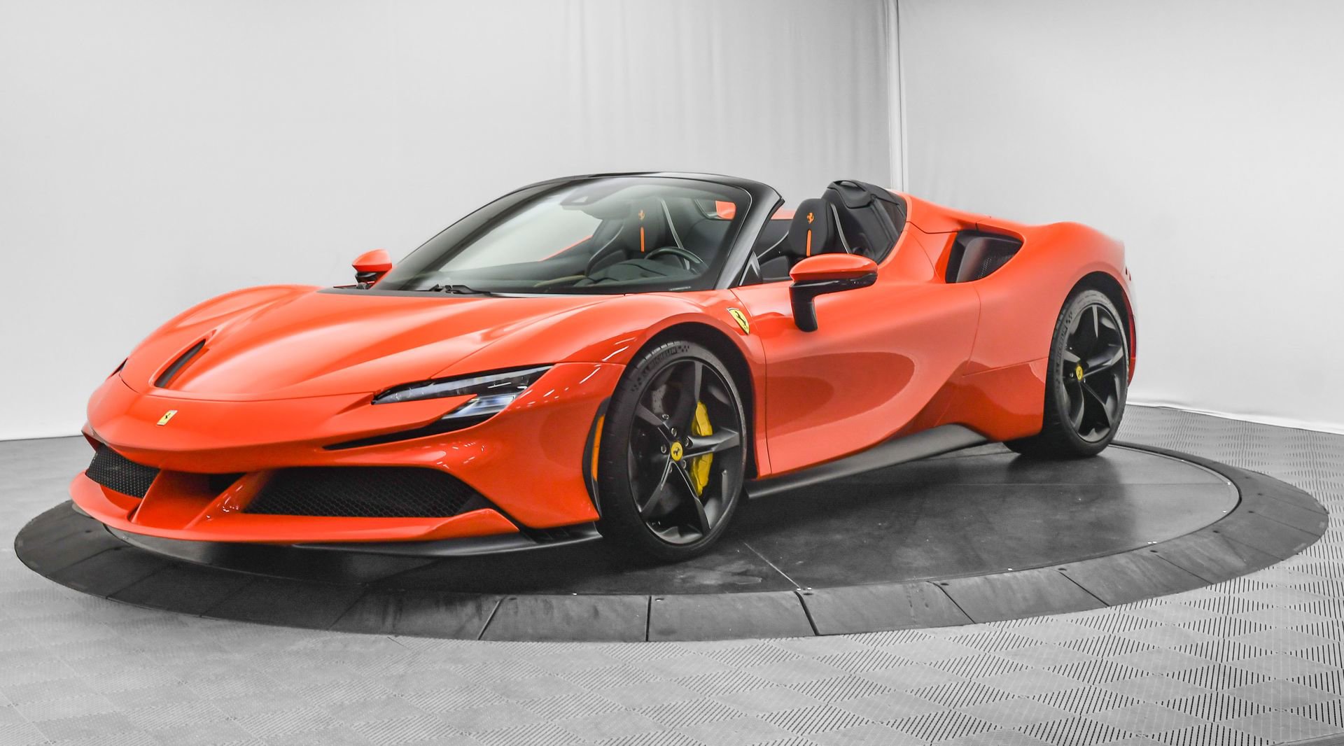 Used 2025 Ferrari SF90 Spider image 4