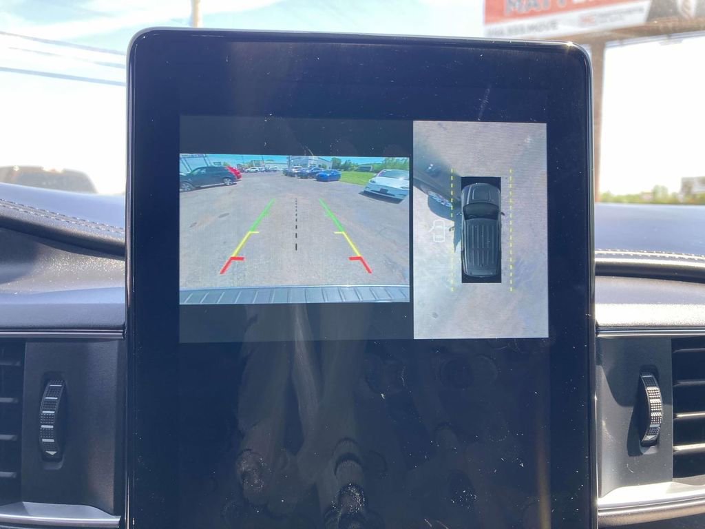 Used 2023 Ford Explorer Platinum w/ Technology Package AWD/4WD image 25