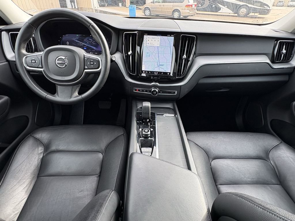 Used 2024 Volvo XC60 B5 Core image 27