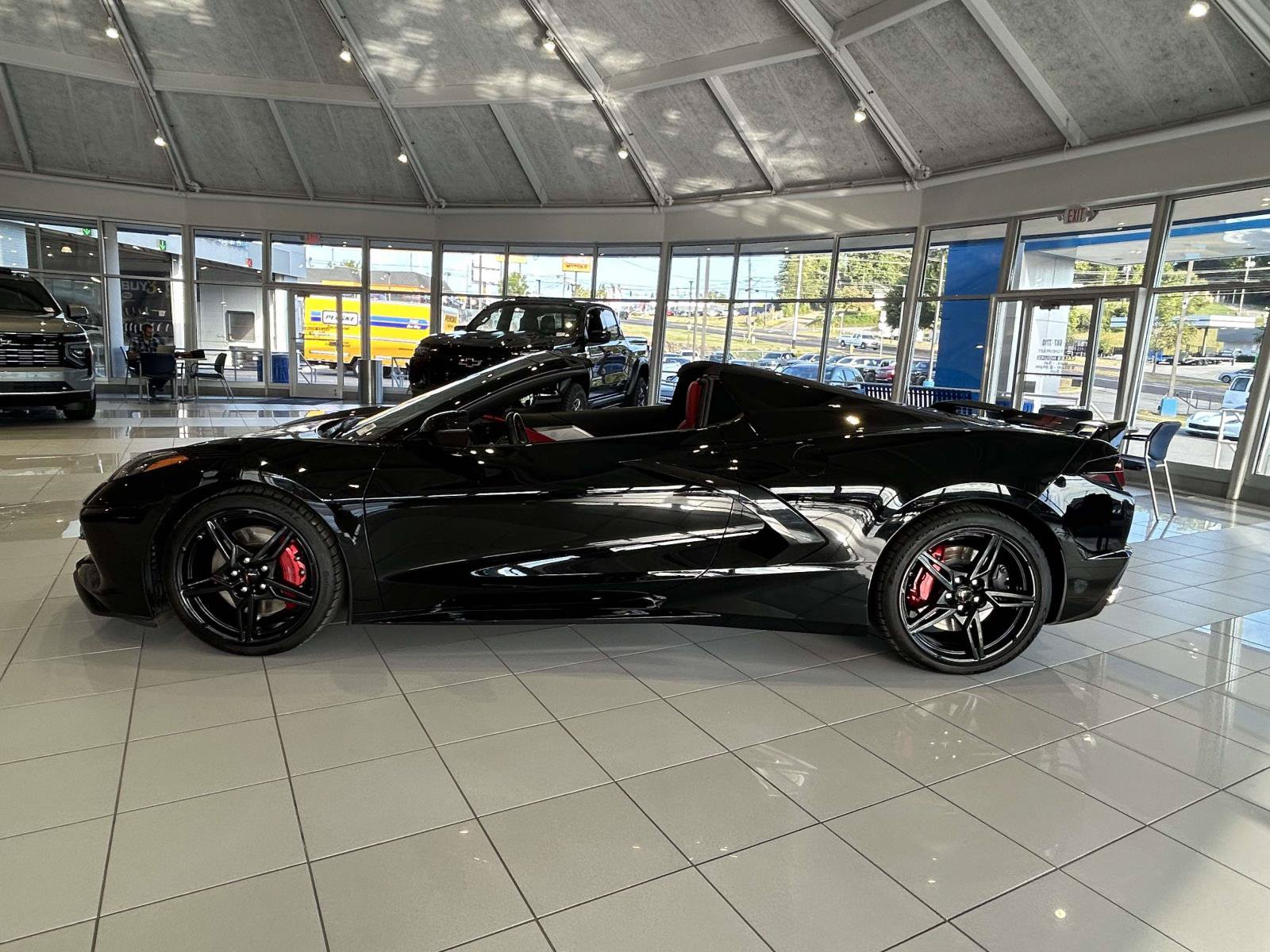Used 2023 Chevrolet Corvette Stingray Preferred Conv w/ Z51 Performance Package RWD image 4