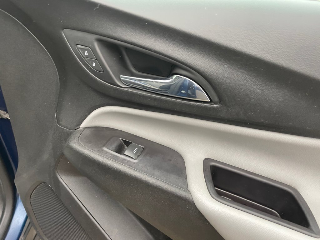 Used 2022 Chevrolet Equinox LS AWD/4WD image 13
