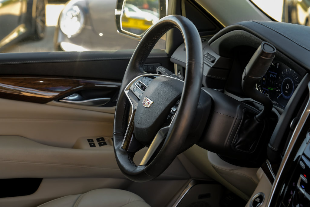 Used 2018 Cadillac Escalade Luxury AWD/4WD image 12