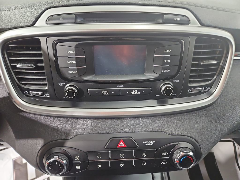 Used 2017 Kia Sorento AWD image 19